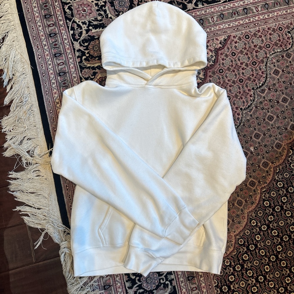 White Aritzia perfect fit hoodie size medium great condition
